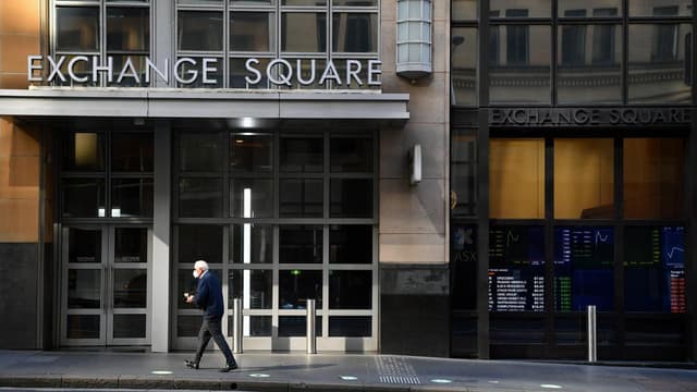 Australian shares finish flat after early gains fade