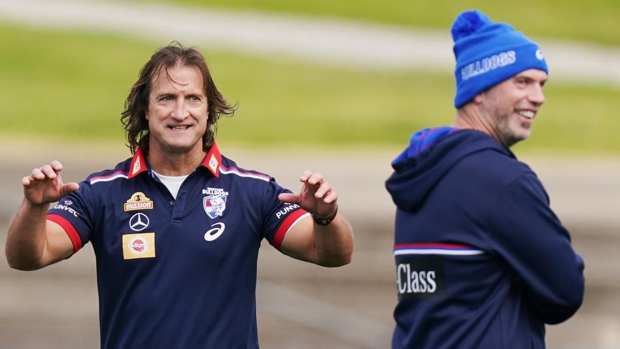 Bulldogs coach Beveridge emotional over Smith departure