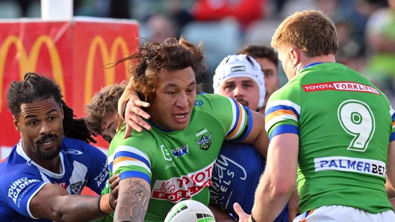 Raiders close to NRL finals after 12-point Bulldogs win