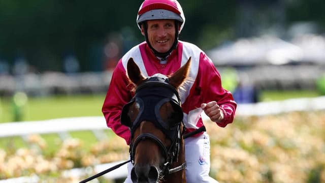 Three-time Melbourne Cup winner Damien Oliver to retire