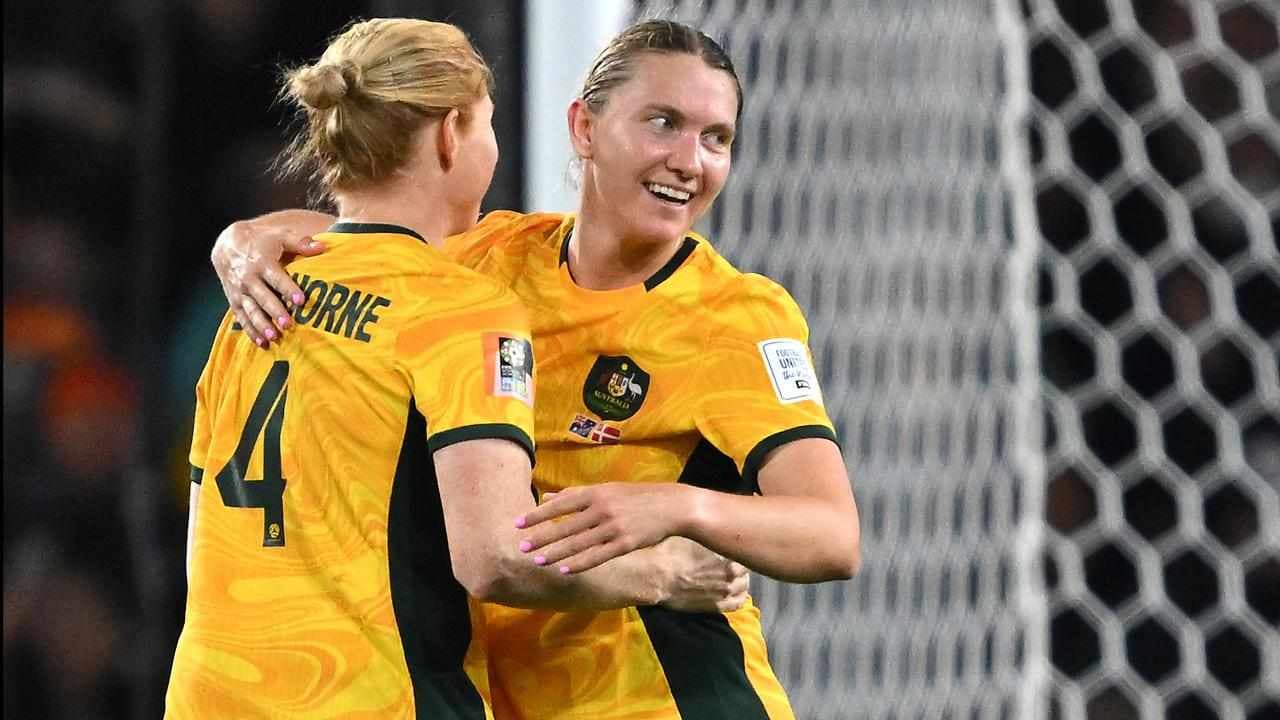 Matildas' Hunt joins PSG, Cooney-Cross to Arsenal