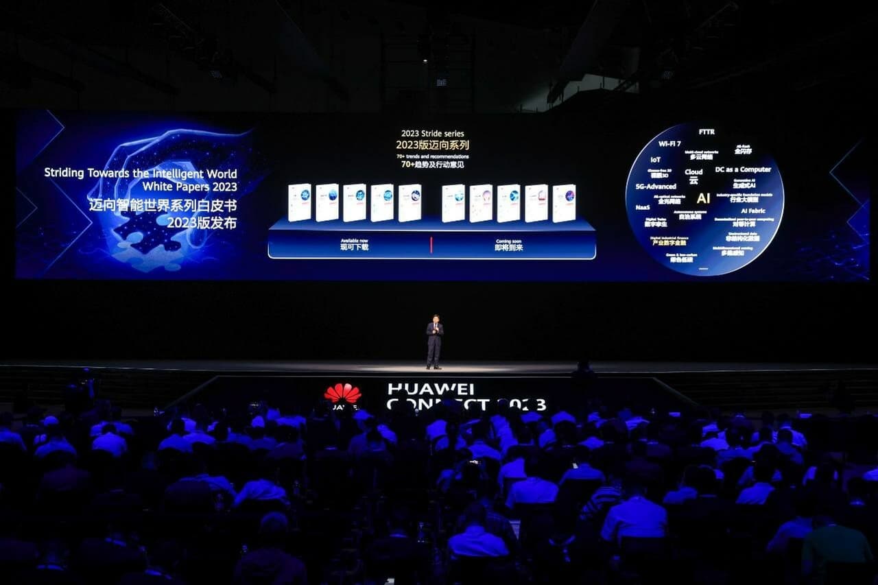 Huawei Releases White Paper "Striding Towards an Intelligent World" for the Financial Industry