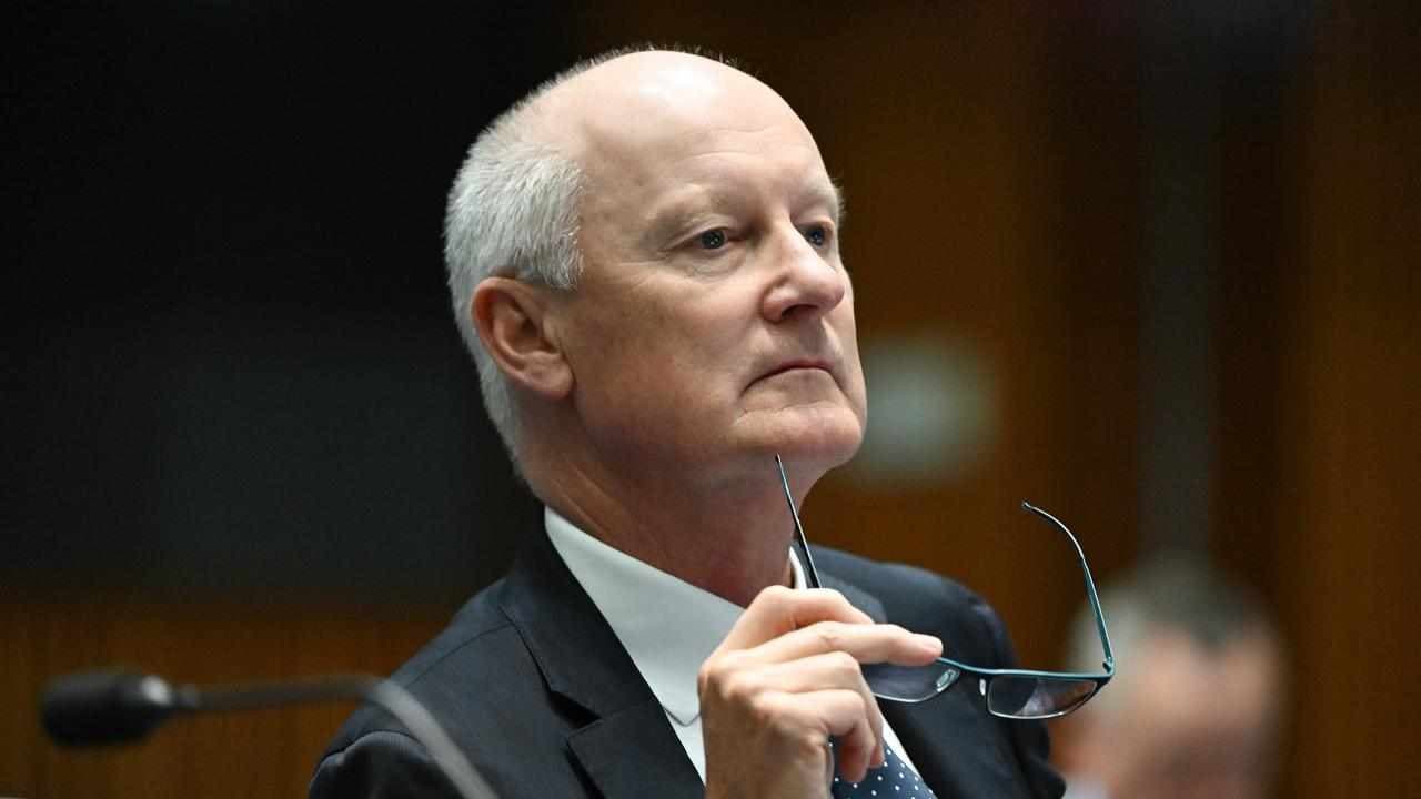 'Read the room': calls persist for Qantas chair to quit