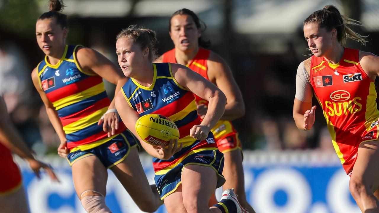 Unbeaten Crows skip past Gold Coast in AFLW win