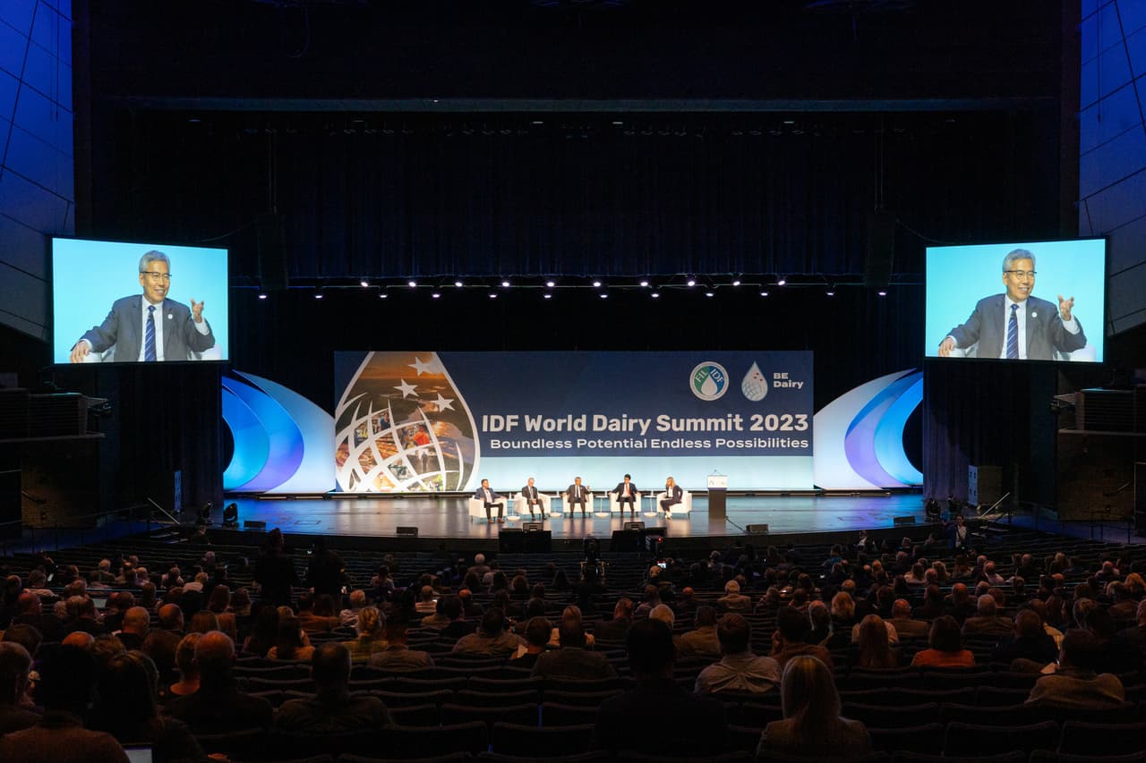 Yili Group Attends the 2023 World Dairy Summit