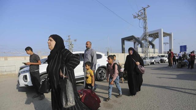 First evacuees leave Gaza from Rafah crossing