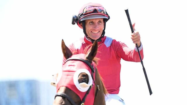 Damien Oliver denied fairytale Melbourne Cup send-off