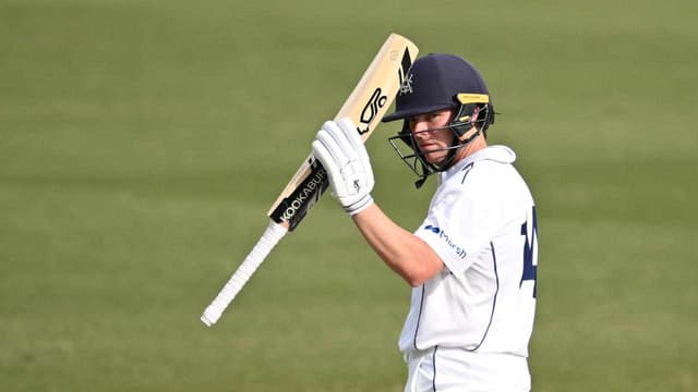 Harris smashes century as Vics set for Shield draw