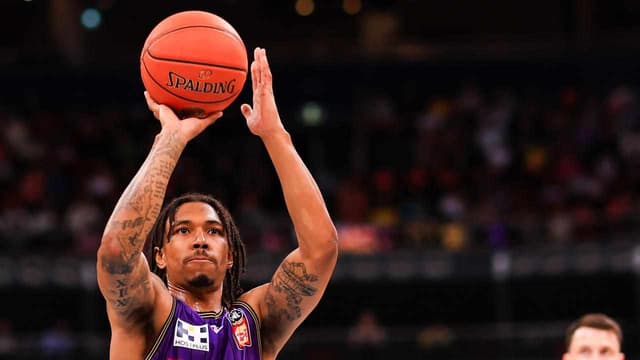 Adams stars in Kings' NBL fightback win over Bullets