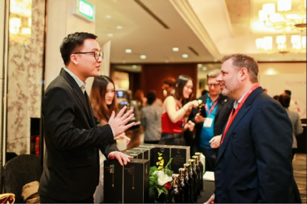 Xinhua Silk Road: Chinese baijiu brand TingHua makes a splash at 2023 Business & Philanthropy Forum in Singapore