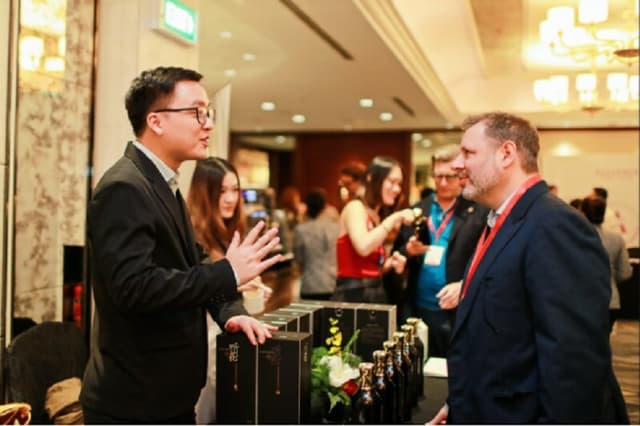 Xinhua Silk Road: Chinese baijiu brand TingHua makes a splash at 2023 Business & Philanthropy Forum in Singapore