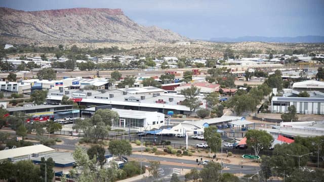 Extra cops for Alice Springs in 'zero tolerance' summer