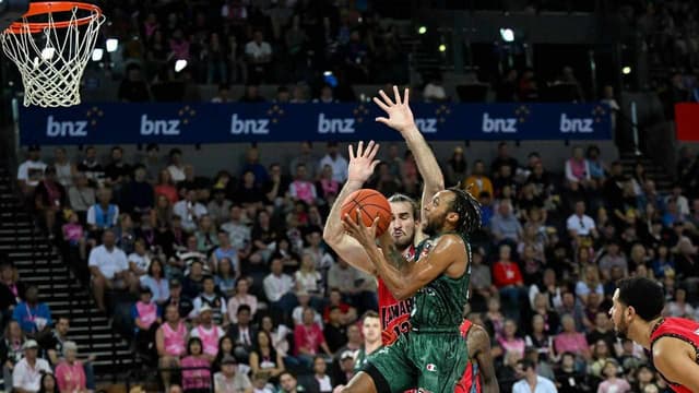 Hawks beat Breakers as Tatum starts NBL tenure in style