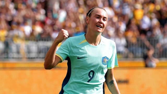 Foord scores as Arsenal close the gap on Kerr's Chelsea