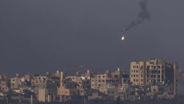 More Australians flee Gaza as ceasefire calls mount