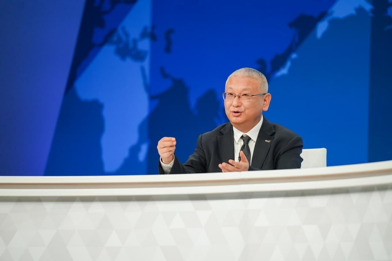 Solar technology promotes global energy equity, says LONGi founder & president Li Zhenguo at APEC CEO Summit