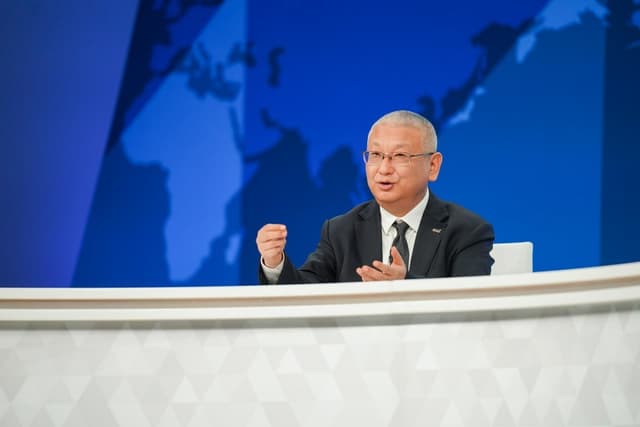 Solar technology promotes global energy equity, says LONGi founder & president Li Zhenguo at APEC CEO Summit