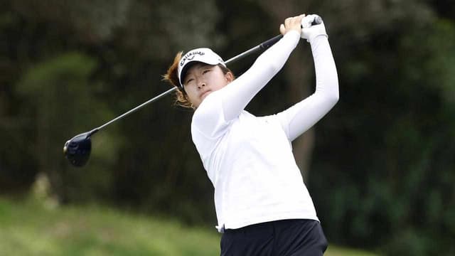 Schoolgirl amateur grabs shock Australian Open lead