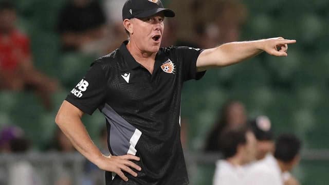 Glory ownership uncertainty not an excuse: Stajcic