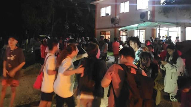 Thousands evacuate amid Philippines quake aftershocks