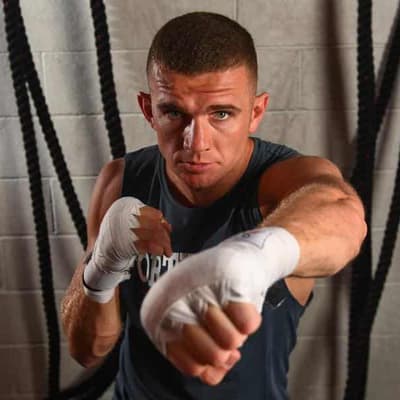 Wallace exits corner for centre stage in title pursuit