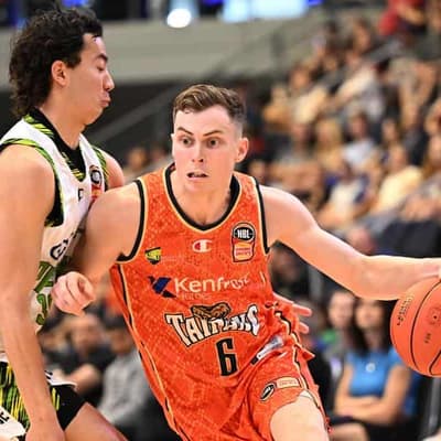 Sydney Kings edge Taipans in bizarre NBL thriller