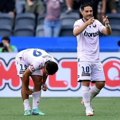 Four-naroli: Bruno leads Victory to 4-3 win over WSW