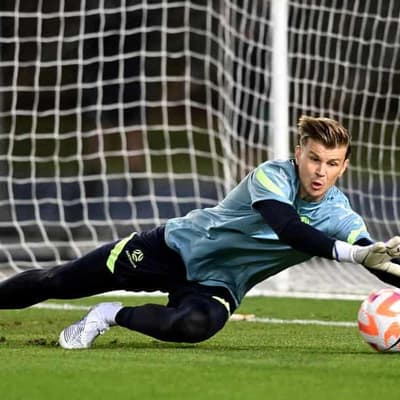 Arnold urged to consider Langerak amid Mat Ryan scare