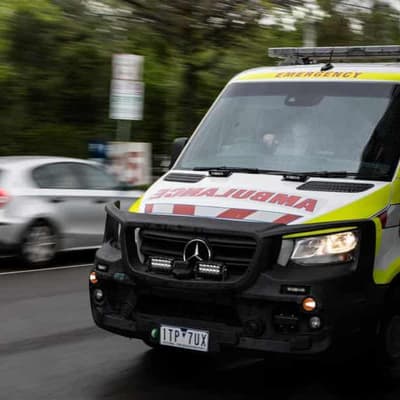 Triple zero call takers vote for industrial action