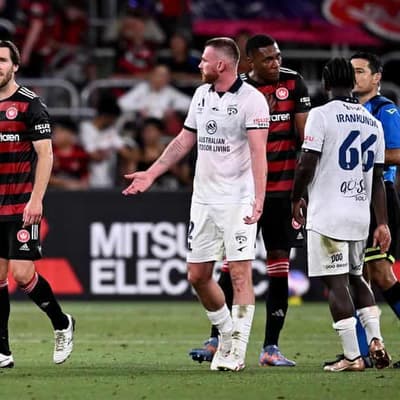 10-man Wanderers pip Adelaide in 1-0 ALM win