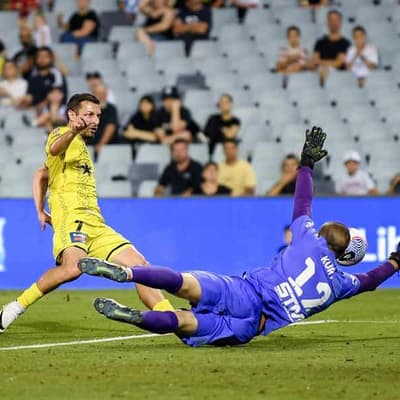 Barbarouses double as Nix go top with 3-0 Macarthur win