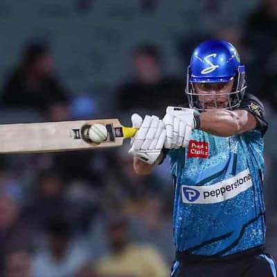 Shorts stand tall in Strikers' win over Sydney Thunder