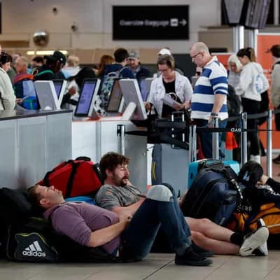 Airlines cop heavy flak as number of late flights soars