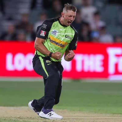 Sams, Zaman propel Thunder past Stars for first BBL win