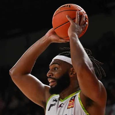 Gutsy Phoenix defy the odds to beat JackJumpers