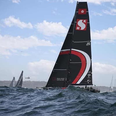 Syd-Hob's Scallywag retires, Comanche leads into night