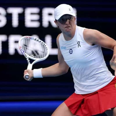 Iga Swiatek in the zone in dominant start to United Cup