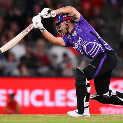 Hurricanes stun Renegades for rare win on road