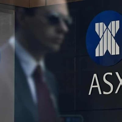 Shares hit three-week low as losing streak lingers