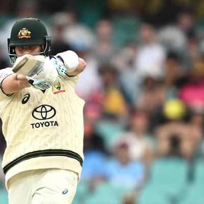 Smith points to new-ball success to back opener move