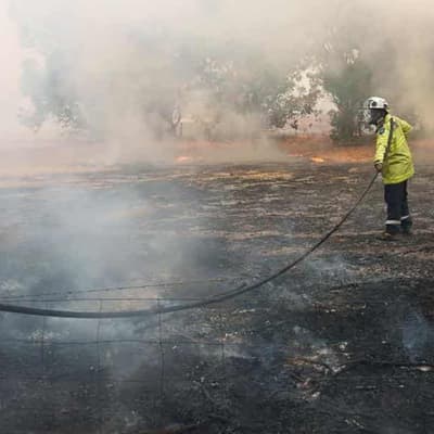 Lives and homes threatened as bushfires tear through WA