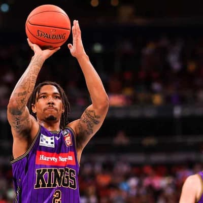 Kings rebound against Breakers, keep title hopes alive
