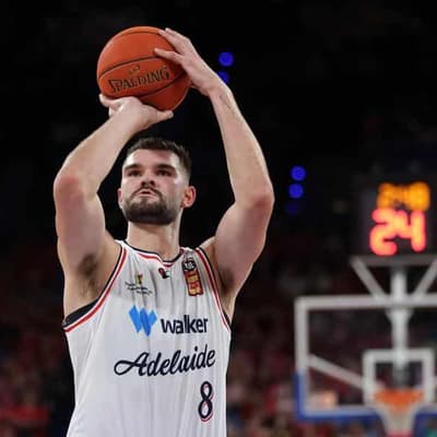 Adelaide 36ers belt inept SE Melbourne Phoenix in NBL