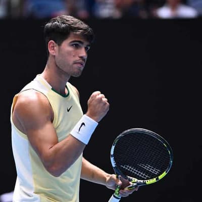 Alcaraz cruises into Australian Open fourth round