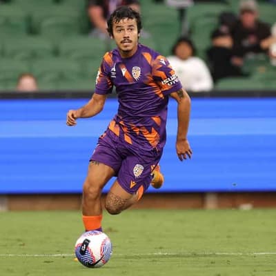 Crisis-hit Glory end away-day blues, beat Wanderers 2-1