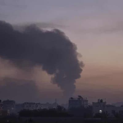 Israeli tanks cut off hospitals in new storming of Gaza