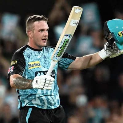 Brown's 'freak' innings sends Heat into BBL decider