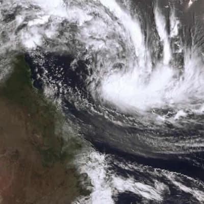 Cyclone countdown begins with major flooding predicted