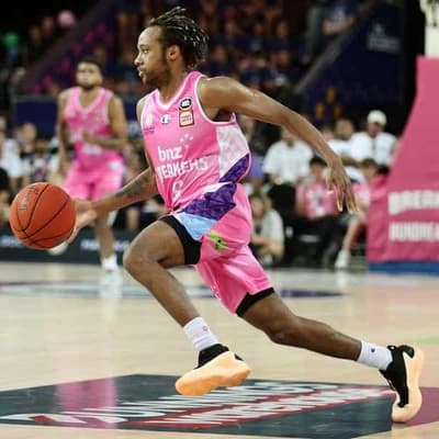 Breakers survive JackJumpers fightback in NBL