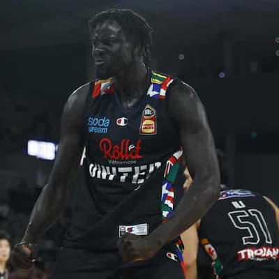 JLA's comeback helps United thump Brisbane in NBL